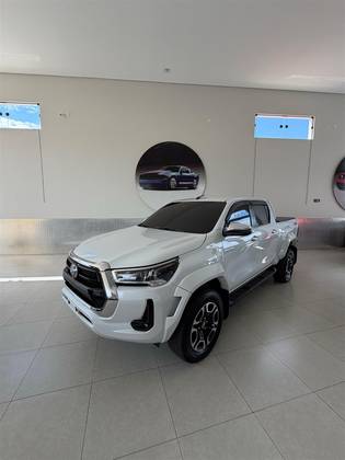 TOYOTA HILUX 2.8 D-4D TURBO DIESEL CD SRX PLUS 4X4 AUTOMÁTICO